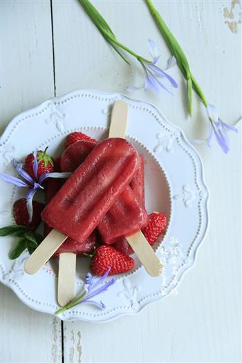健康低脂红酒草莓冰棒的做法步骤6