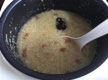 小米红枣粥的做法步骤1