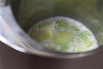 幼滑牛油果香蕉奶昔，能量满满的下午茶的做法步骤5