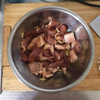 黑椒杏鲍菇炒肉的做法步骤1