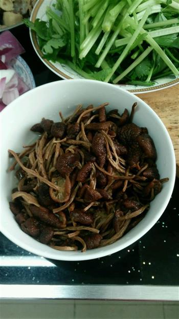 茶树菇炖鸡块的做法步骤4