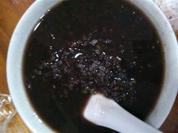 黑米黑豆粥的做法图解1