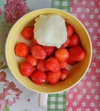 草莓冰淇淋的做法图解4