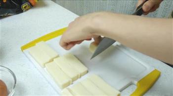 炸奶酪条的做法步骤2