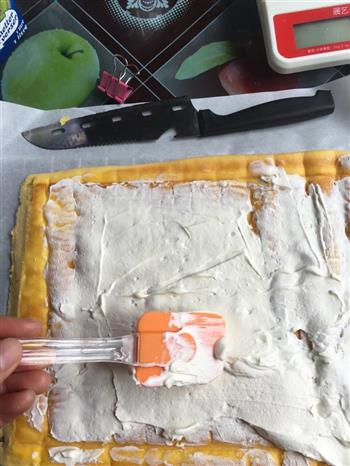 芒果蛋糕卷的做法步骤4