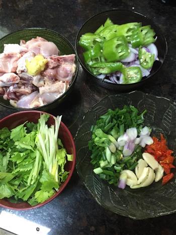 金龙鱼菜籽油土豆焖鸡的做法步骤1