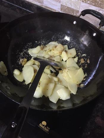 金龙鱼菜籽油土豆焖鸡的做法图解2