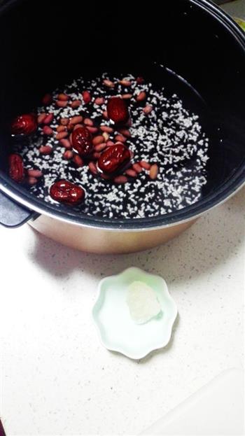 花生红枣黑米粥的做法步骤3