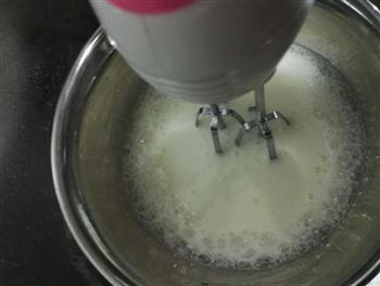 酸奶蔓越莓戚风杯子蛋糕的做法步骤8