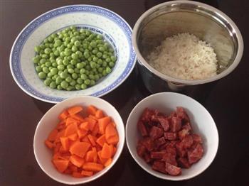 豌豆腊肠饭的做法步骤2
