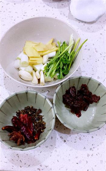 家焖大黄花怎么做，家焖大黄花怎么做好吃，家焖大黄花做法