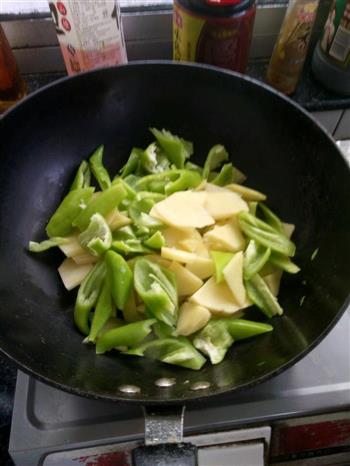 香辣尖椒土豆片的做法步骤2