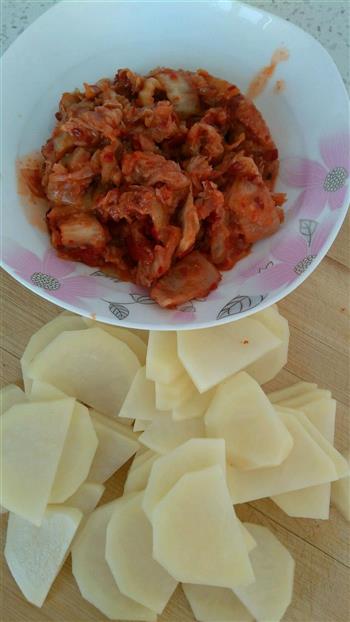辣白菜炒土豆片的做法步骤3