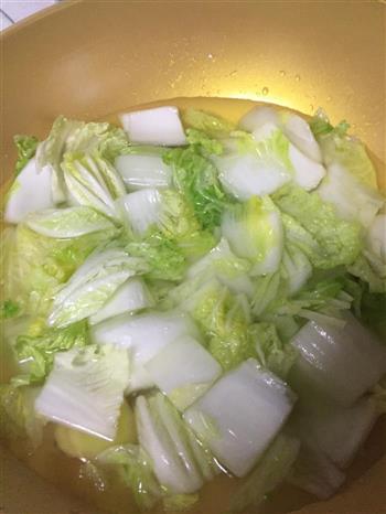 白菜炖虾滑的做法步骤3
