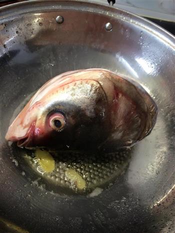 补脑益智-天麻黑豆鱼头汤的做法图解5