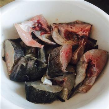 玉米杂蘑黑鱼汤的做法步骤1