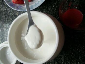 草莓酸奶昔的做法步骤4
