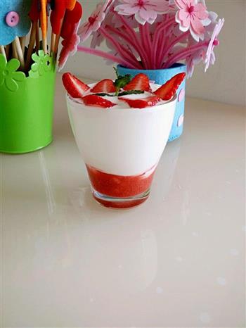 草莓酸奶昔的做法步骤6