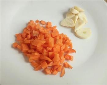 卷心菜胡萝卜炒肉沫的做法步骤2