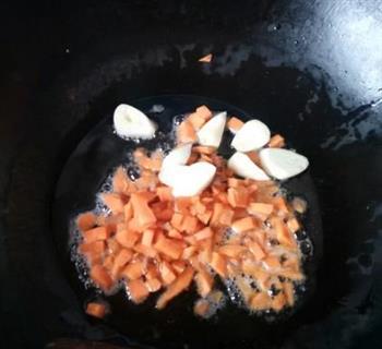 卷心菜胡萝卜炒肉沫的做法步骤5