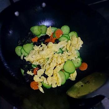 黄瓜木耳炒鸡蛋的做法步骤10
