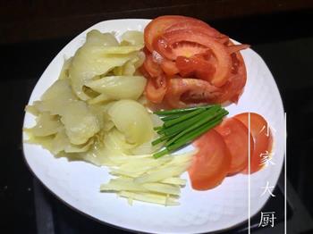 鳗鱼炒咸菜蕃茄的做法图解2