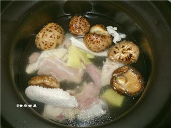 花菇炖鸡的做法图解4