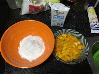 芒果牛奶甜点，夏季冰凉首选的做法步骤2