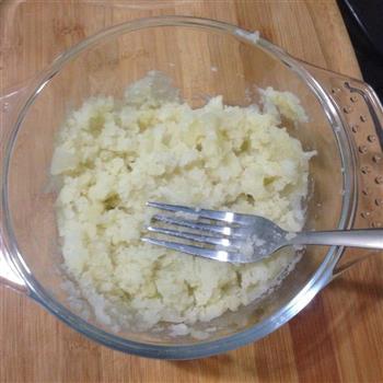 芝士培根焗土豆泥的做法步骤3