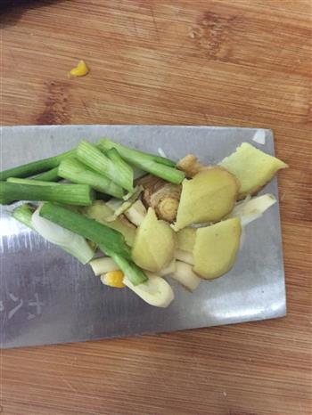 糖醋排骨炖玉米土豆的做法图解3
