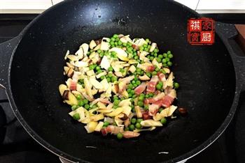 春笋咸肉豌豆乌米饭的做法步骤17