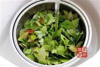 春笋咸肉豌豆乌米饭的做法步骤2