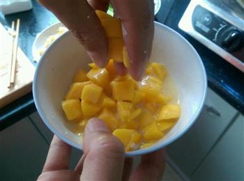 芒果玉米羹的做法步骤2