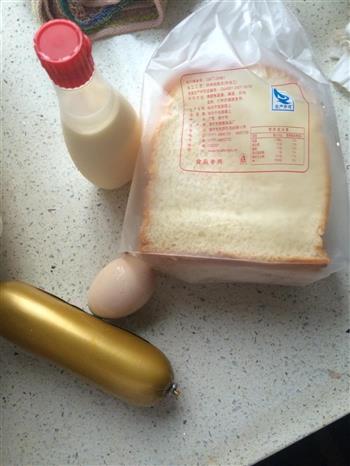 鸡蛋火腿三明治的做法步骤1