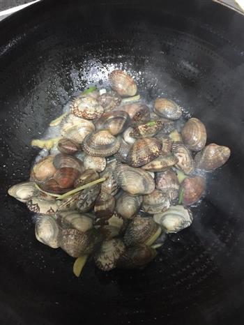 零技术含量的 快手菜 —清炒花蛤的做法步骤4