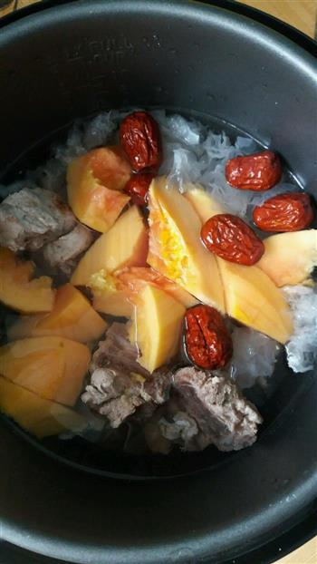木瓜银耳排骨汤的做法步骤2