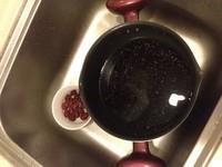 黑糯米红枣红糖补血养胃甜粥的做法步骤2