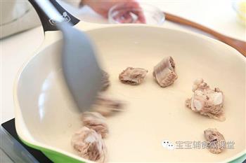 宝宝辅食微课堂  土豆排骨焖饭的做法步骤10