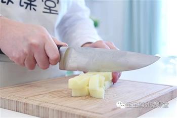 宝宝辅食微课堂  土豆排骨焖饭的做法步骤2