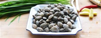 香菇豆豉炒花蛤的做法图解2