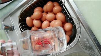 腌咸鸡蛋的做法步骤2