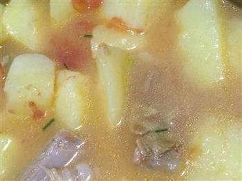 番茄土豆排骨汤的做法步骤1
