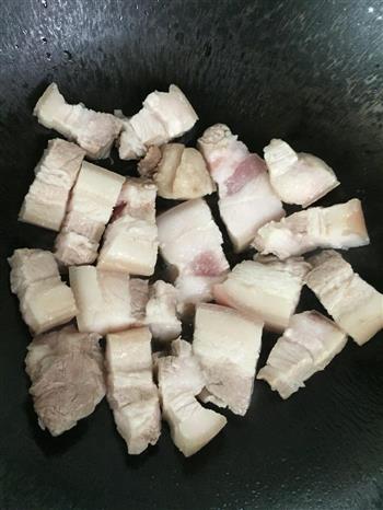 红曲米焖红烧肉的做法图解2