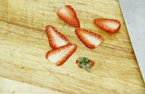 夏日最佳饮品菠萝草莓奶昔的做法图解14
