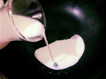 牛奶芒果布丁的做法步骤2