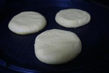 焦香玉米饼的做法步骤6