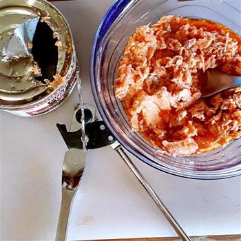 快手午餐-罐头三文鱼沙拉配菠菜薄饼的做法步骤2