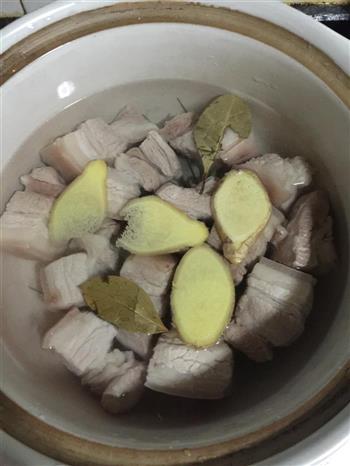 砂锅红烧肉简单版的做法步骤1