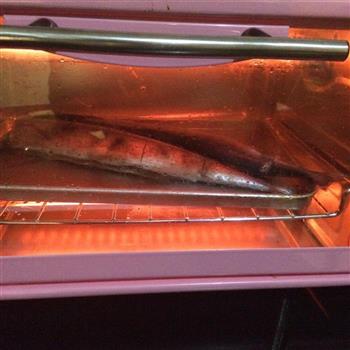 烤秋刀鱼的做法步骤4