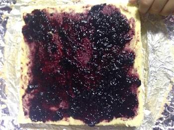 蓝莓果酱虎皮蛋糕卷的做法步骤25
